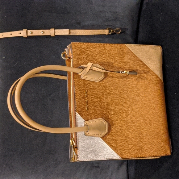 New! Michael Kors Brown/Tan/White Accordion Medium Tote - Picture 3 of 7